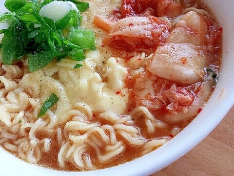 *チーズ＆キムチが合う！　醤油ラーメン*